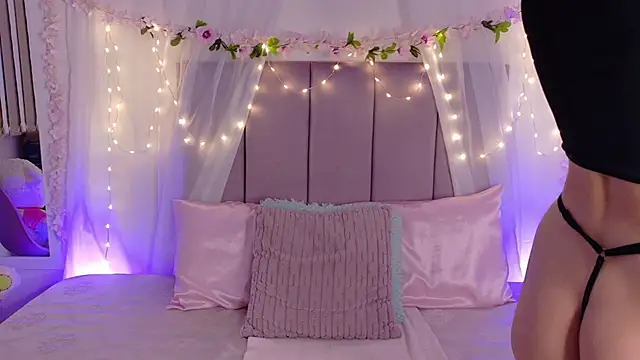 Julie Bennet online show from March 8, 5:33 am