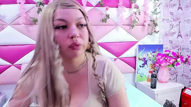 Cocoo Nuth online show from November 21, 3:08 am