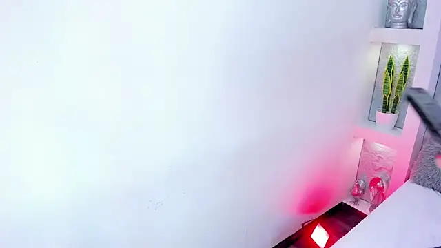 MiaCollson online show from December 5, 5:58 pm