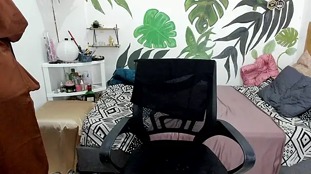 chaymae nah  online show from December 2, 5:20 am