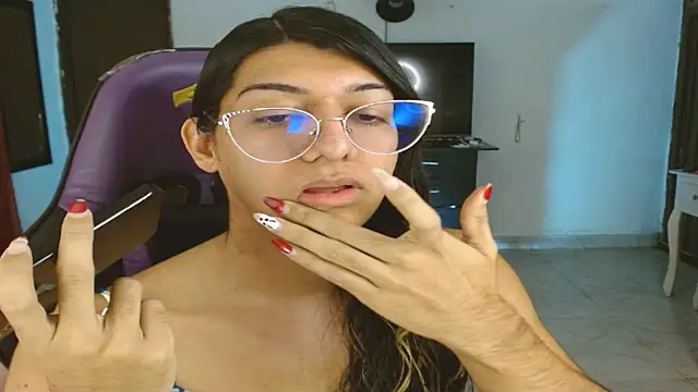 engielphoenis14 online show from January 13, 12:05 am