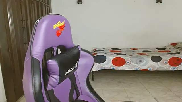 engielphoenis14 online show from September 8, 9:58 pm