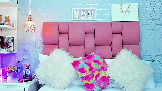 Zoebraham online show from October 2, 10:15 pm