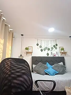 karlamorris  online show from October 23, 2:01 pm