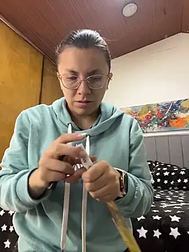 karlamorris  online show from February 10, 1:25 pm