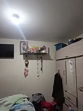 karlamorris  online show from November 19, 11:43 am