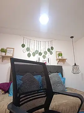 karlamorris  online show from November 27, 2:31 pm