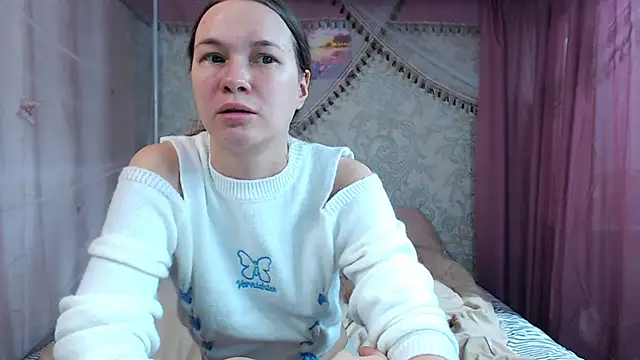 leila bambi  online show from February 10, 11:57 am