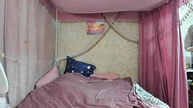 leila bambi  online show from March 21, 11:48 am