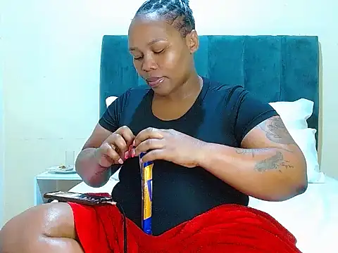 curvycloe1 online show from October 31, 1:51 am