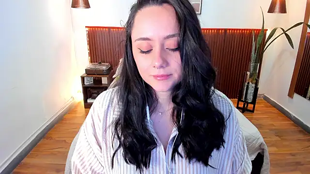 KatherineBond online show from February 5, 8:45 pm