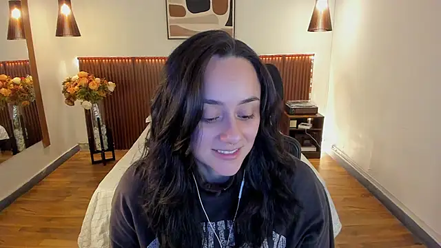 KatherineBond online show from June 18, 6:57 pm
