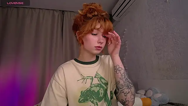 Evaa Moonn  online show from November 19, 12:32 am