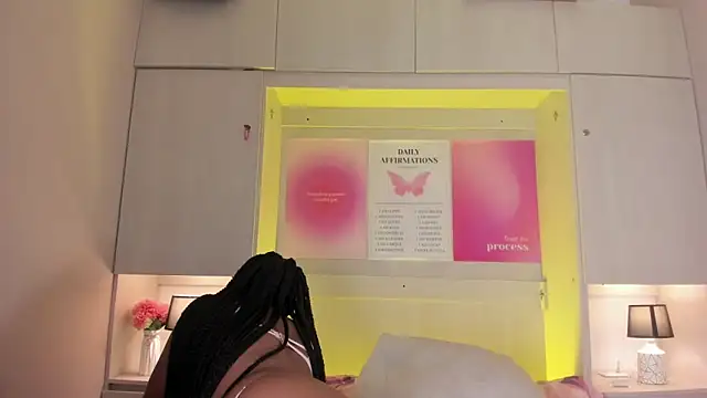 tamaraa smiith online show from March 12, 8:11 pm