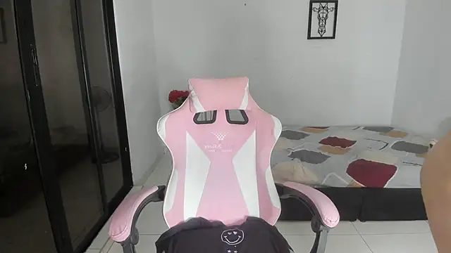 julinee smithh online show from March 24, 11:15 am