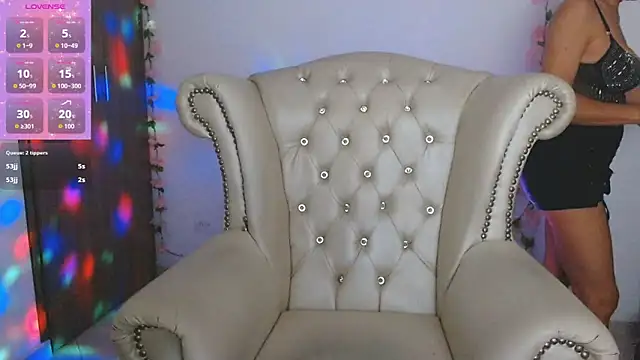 Isabelhot1 online show from April 18, 8:20 pm