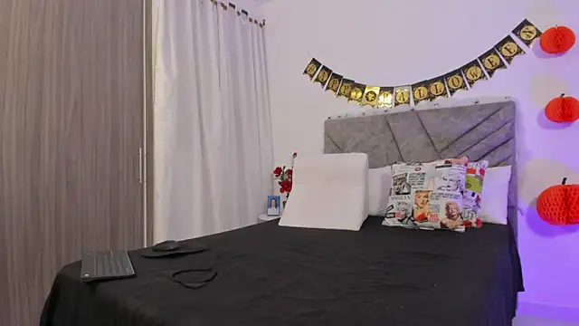 brittanypalmer2023 online show from October 18, 1:36 pm