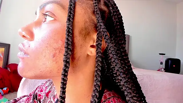 yiauana online show from November 3, 8:13 pm