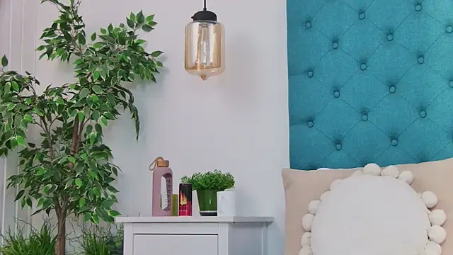 EmilyColle  online show from February 22, 8:21 pm