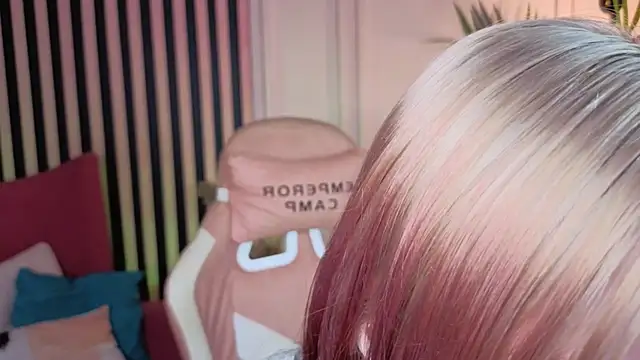 arielabradberry online show from October 15, 3:03 pm