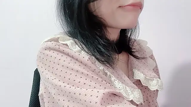 Baenee online show from February 8, 1:26 pm