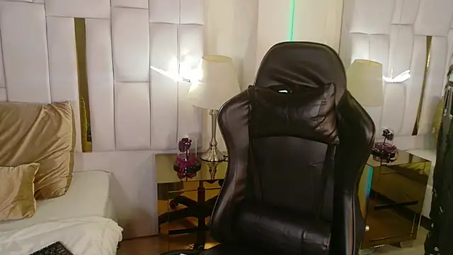 lia mariana online show from October 1, 6:35 pm