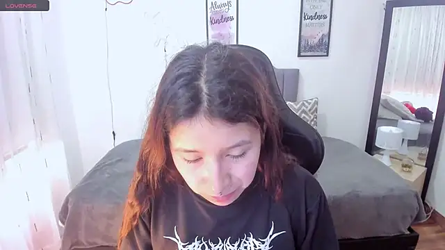 Amy joones online show from October 4, 4:00 pm