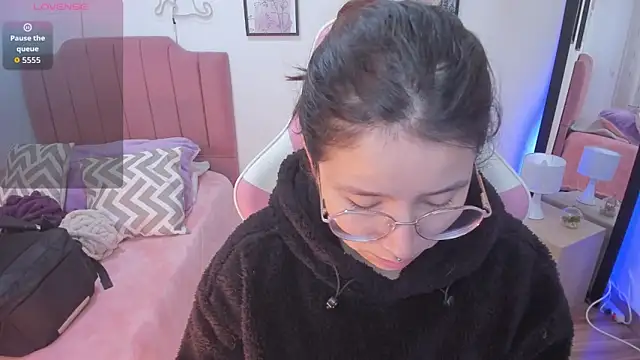 Amy joones online show from November 17, 1:34 pm