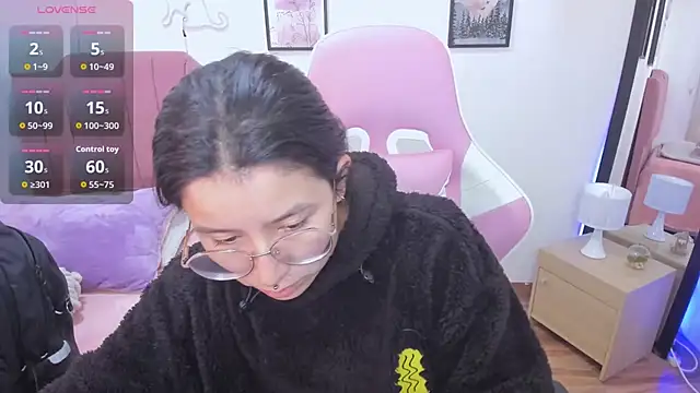 Amy joones online show from November 19, 2:06 pm