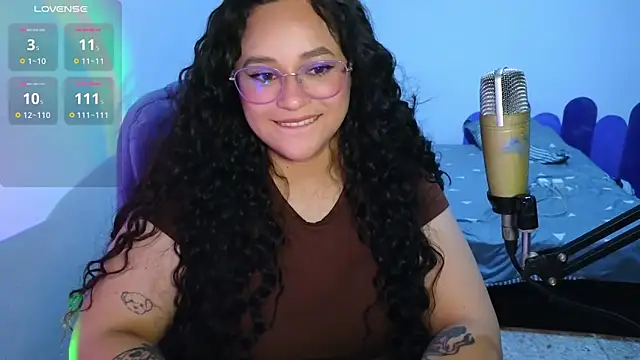 Luciernaga18 online show from April 10, 11:11 pm