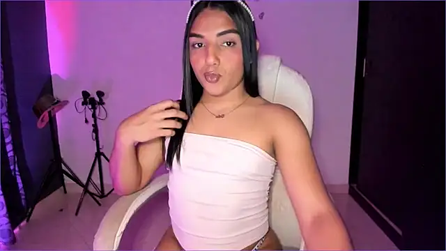 CandyLatinHott online show from October 13, 11:18 pm