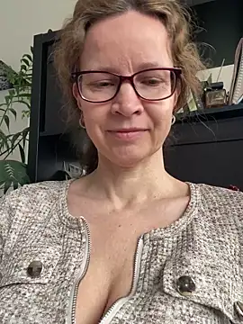 AnnikaRose online show from April 13, 6:58 am