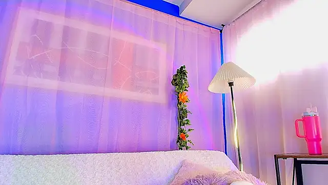 liccy hall online show from June 11, 12:13 pm