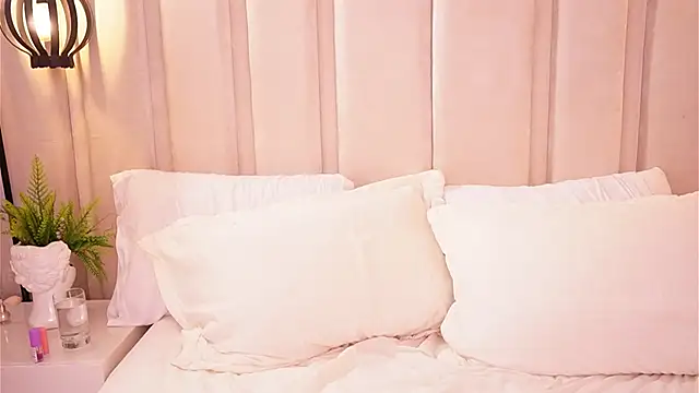 bonniekim  online show from October 13, 4:04 am