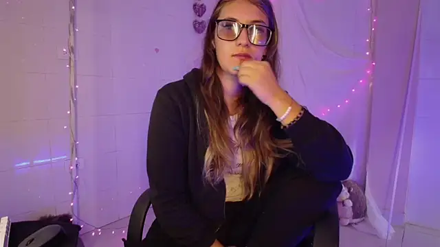 Giia paiige18 online show from September 19, 12:59 pm