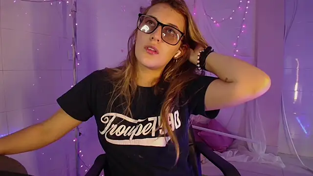 Giia paiige18 online show from February 10, 9:51 pm