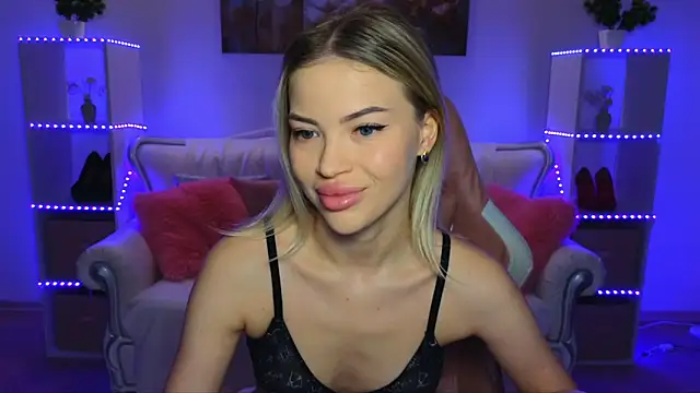 EmmyMills online show from October 4, 10:58 pm