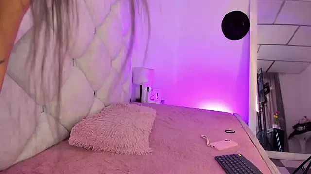 alessiaferry online show from March 6, 6:36 pm