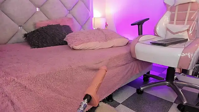 alessiaferry online show from September 14, 7:01 pm