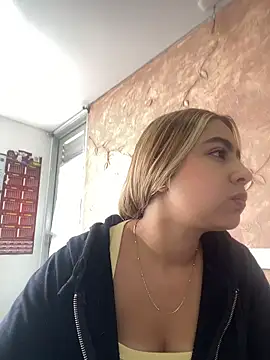 Miabonnett  online show from December 3, 12:29 pm