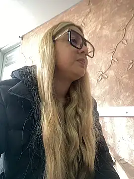 Miabonnett  online show from November 4, 12:10 pm