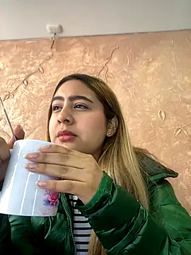 Miabonnett  online show from September 10, 1:55 pm