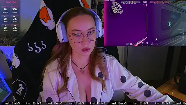 Emili1- online show from December 18, 4:34 pm