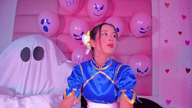 little-Emma online show from October 12, 3:20 am