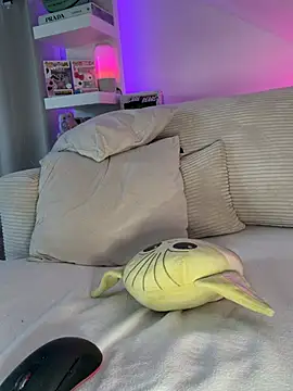 JezzyHill online show from April 17, 9:44 am