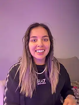 Alirawrz online show from October 11, 7:38 pm