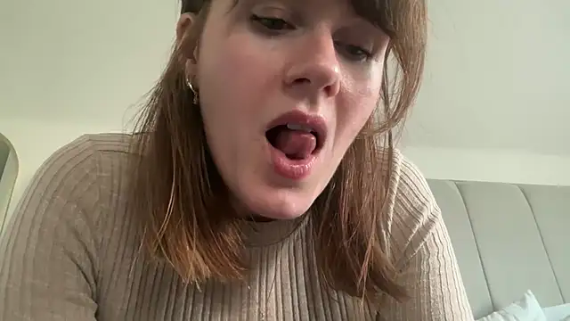 redheadrosie69 online show from February 28, 4:17 pm