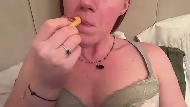 redheadrosie69 online show from October 23, 7:20 pm