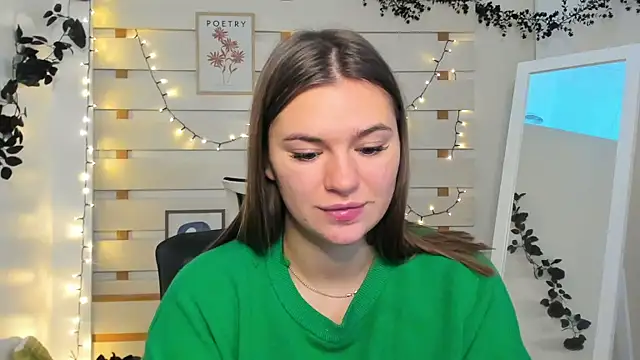 Josephine Kiss online show from November 13, 1:10 pm