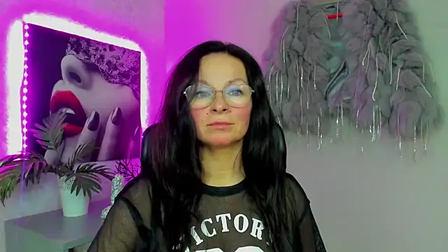 HelenLuxx online show from December 2, 5:37 pm